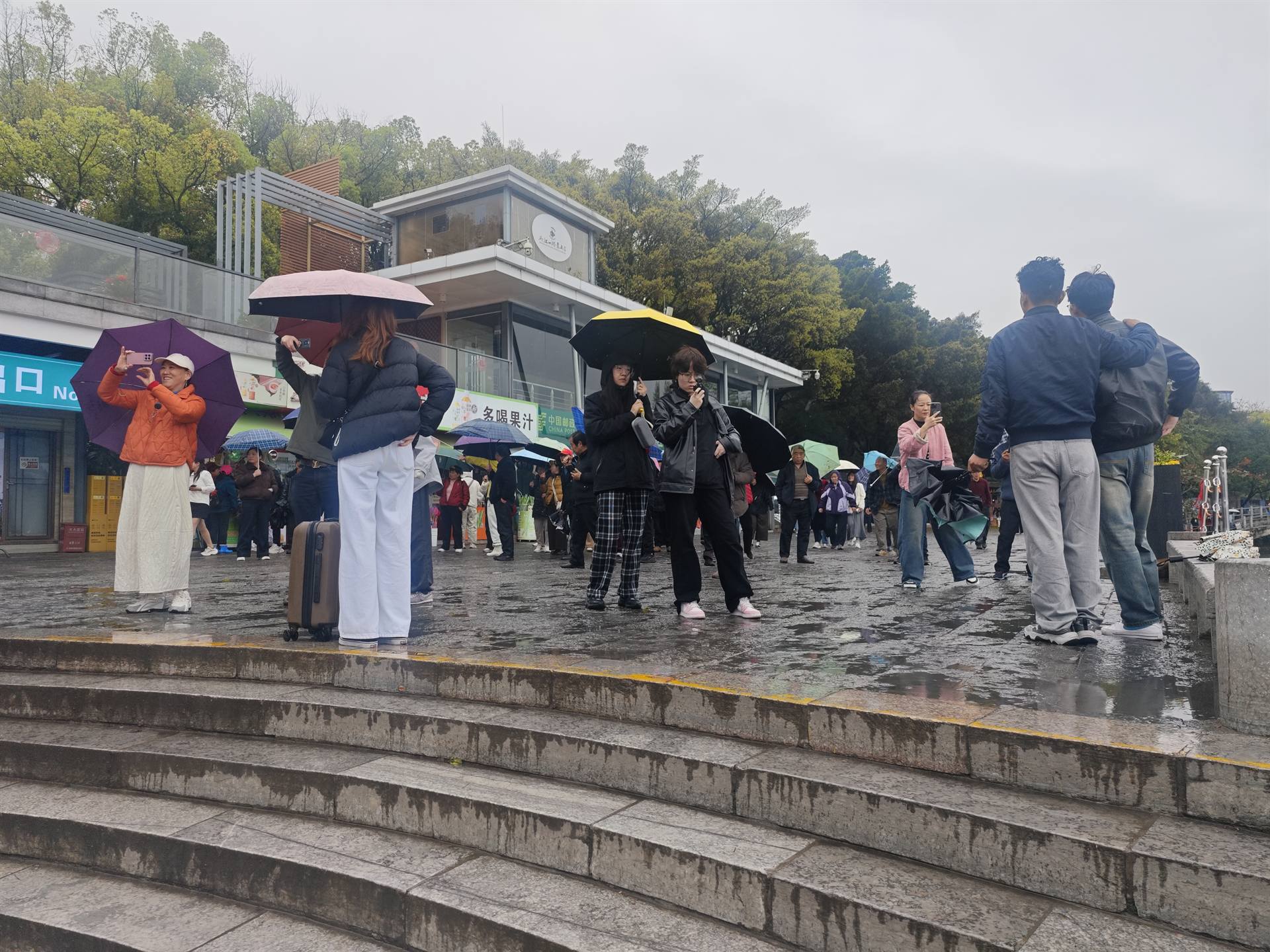 台阶与人群